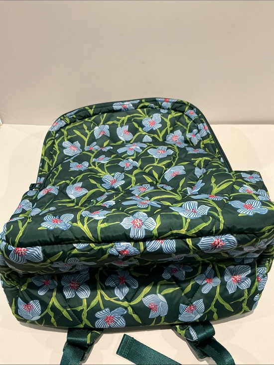 NWT Vera Bradley Floral extra large Travel Multi Compartment Laptop Backpack.